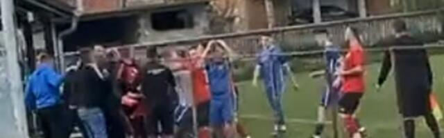 Kobilić u centru skandala: Sudija psuje, igrači se biju, redari dolivaju ulje na vatru
