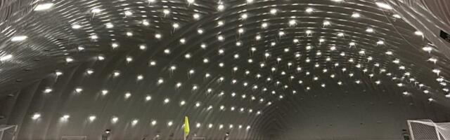 Seitse miljonit maksnud Narva jalgpallihall tuleb lammutada