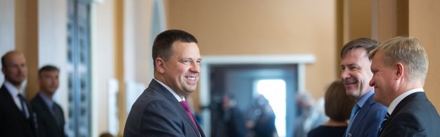 PEAMINISTRIUURING | Keeruline suvelõpp rappis erakonnajuhtide toetust