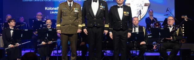 Kaitseväe aasta ohvitseriks valiti kolonelleitnant Lauri Teppo, aasta allohvitseriks veebel Aaron Lee Baum