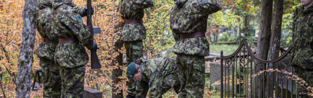 Vahipataljon mälestavad pataljoni tunnuslaulu autori sünniaastapäeva