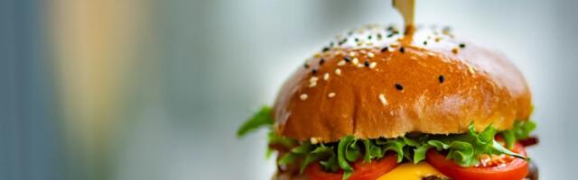 В центре Таллинна раздадут бесплатные бургеры — одни из лучших в городе