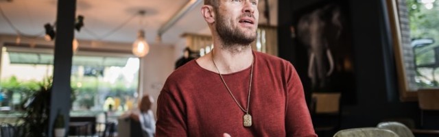 AVAMEELNE INTERVJUU | Näitleja Johann Urb elust modellimaailmas: meesmodellid on tihti sunnitud oma agentidega seksima