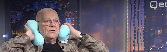 „See ajab asja ära küll.“ Näitleja Andrus Vaarik katsetas otse-eetris peenisekujulist kaelapatja