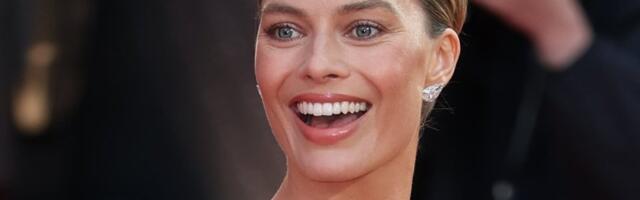 FOTOD | Nagu päris-Barbie! Margot Robbie säras punasel vaibal läbipaistvas kleidis