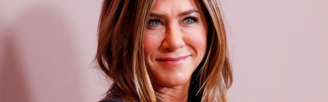 KLÕPS | Jennifer Aniston tegi suhte sotsiaalmeedias ametlikuks! „Sõprade“ staar tähistas kallima sünnipäeva