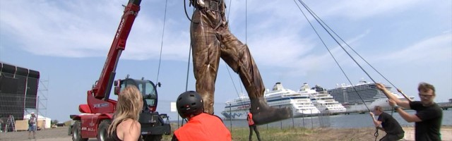 Reporter: Tallinna linnahalli juures tegutses 8-meetrine marionettnukk