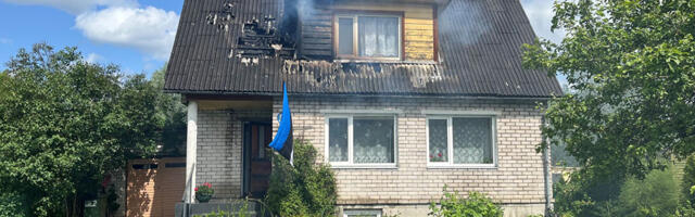 PILDID: Võrus põles elumaja