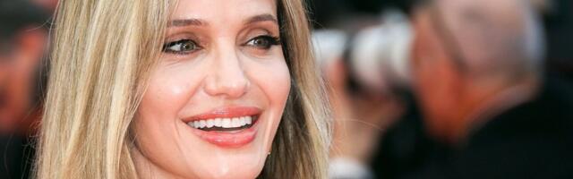 FOTO | Kas Angelina Jolie tütar on kihlunud? 20-aastase neiu sõrmes säras uhke sõrmus