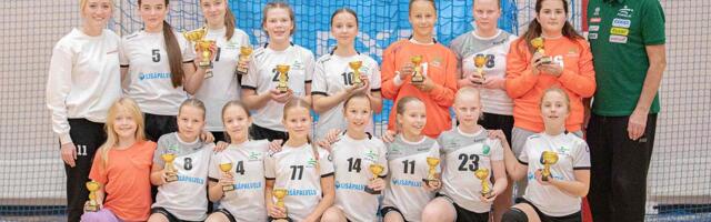 Ees­ti ka­ri­ka­võist­lus­te pje­des­taa­li­ko­had Aru­kü­la ja Keh­ra noor­te­le kä­si­pal­lu­ri­te­le