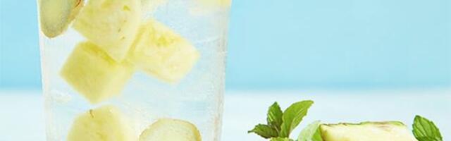 See ananassivesi puhastab Sinu keha.