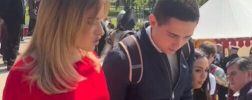 "MENE NE MORATE DA POŠTUJETE, ALI CRKVU I DRŽAVU MORATE" Novinar N1 jurio za ministarkom Stamenkovski posle svečanosti, ona mu održala lekciju (VIDEO)