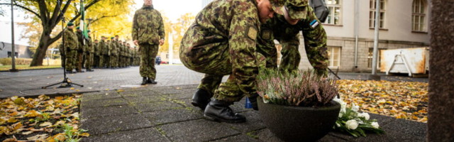 Staabi- ja sidepataljon tähistas piduliku rongkäiguga taasloomise aastapäeva