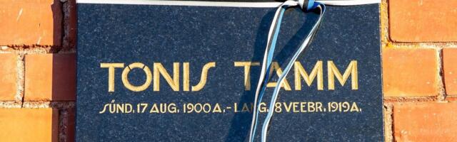 Õppursõdurite mälestustahvel jõudis 81 aasta järel tagasi koolimaja seinale