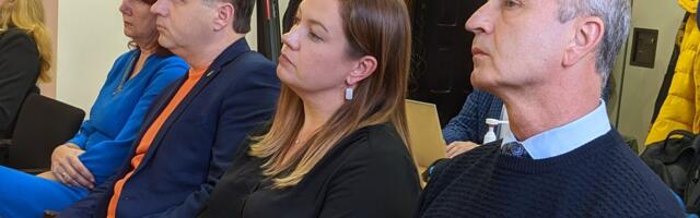 VIDEO ⟩ Korruptsiooniskandaali uppunud Kohtla-Järve volikogu tabas umbusalduste sadu