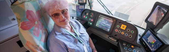 50 aastat rööbastel. Tallinna trammijuht teab uue põlvkonna liiklusohte