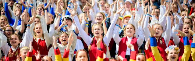 Laulu- ja tantsupeoline – ära unusta kaasas kandmast vihmakeepi, veepudelit ja peakatet