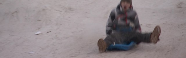 Reporter: Mustamäel Vanaka mäel kelgutajad riskivad enda ja teiste tervisega