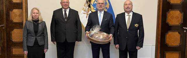 Täna alanud leivanädal algas rukkileiva viimisega Eesti Vabariigi president Alar Karisele