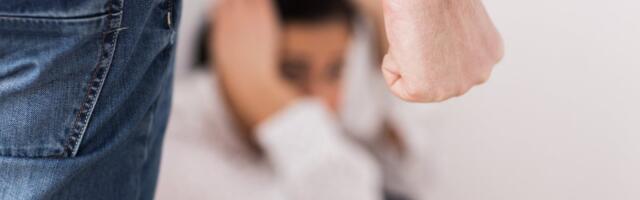 „Enamik suhteid vägivallatsejaga saab alguse tavalisel moel.“ Millised märgid näitavad, et pead kiiresti lahkuma?