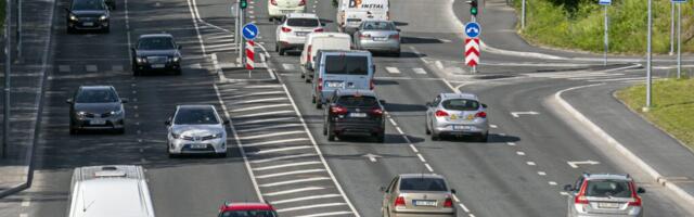 Eesti Autoomanike Liit andis Riigikogule üle automaksu vastu kogutud allkirjad