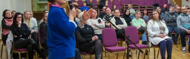 Kiviõli gümnaasiumiastme sulgemine: rahvas on vastu, riik ilmselt ei tagane
