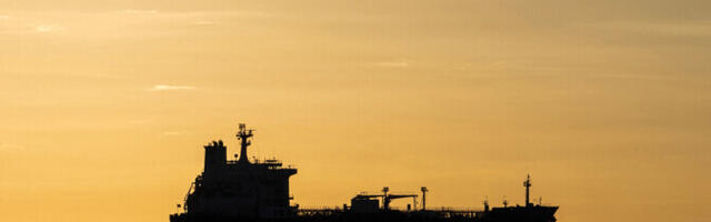 Hispaania päästelaev eskortis varilaevastiku tankeri Maroko sadamasse