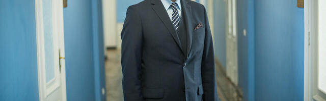 Riigikogu sisekord piirab relvaomanikust saadikut, Varro Vooglaiu hinnangul on see seadusega vastuolus