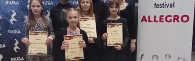 FOTOD: Ka Türi Muusikakooli õpilased osalesid üleriigilisel klaveriansamblite festivalil