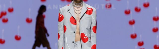FOTO | Meenutab vana Guccit. Eesti disainer Hannes Rüütel esitles Riias kirsikollektsiooni