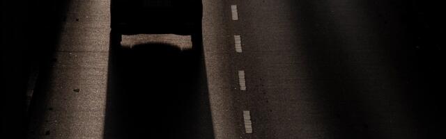 Mopeedauto juht sõitis otsa sõiduteed ületanud naisele