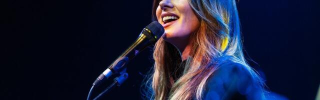 VIDEO | Ootamatu uusversioon! Inese aegumatu hitt „15 magamata ööd“ sai reklaamklipi tarvis uue kuue