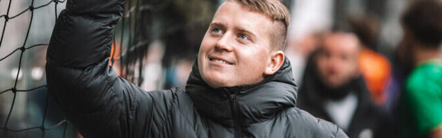 Flora naiskond vahetas peatreenerit