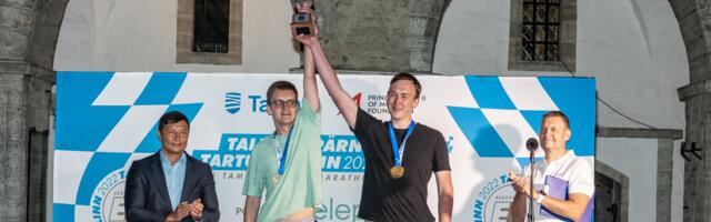 Linnapea Kõlvart tervitas Raekoja platsil Jüri Tamme nimelisele elektriautode maratoni lõpetajaid ning autasustas võitjaid
