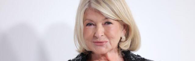 FOTO | 82-aastane Martha Stewart poseeris kaunis negližees: olen 17-aastaselt samamoodi riides olnud!