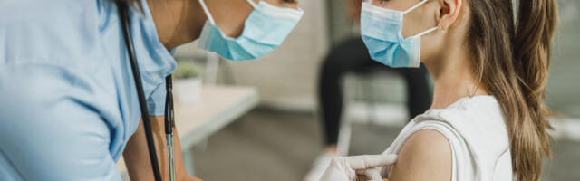 Arst lükkab ümber levinud vaktsiinimüüdid: kas ja millal peaks last HPV-viiruse vastu vaktsineerima?