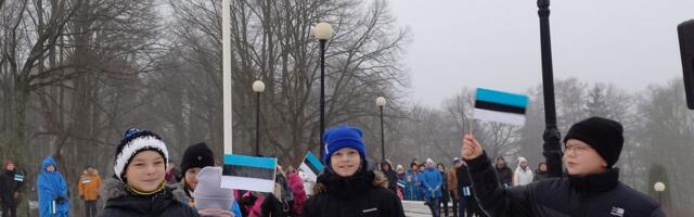Lisatud video ⟩ Eesti Vabariiki tervitati ka Oru pargis