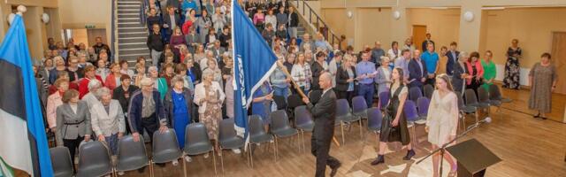 Varstu hariduselu 160. aastapäeva tähistav  kokkutulek tõi koolimajja mitusada vilistlast