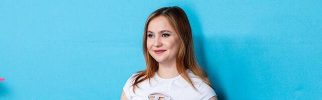 KUUM KLÕPS | Mis talv? Alika naudib jahedaid kraade bikiinides basseinis sulistades