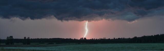 ILMATEADE | Tugevate äikesevihmadega kaasnevad tormituuled ja palavus