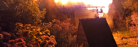 PILDID: Narvas hukkus elumaja tulekahjus inimene