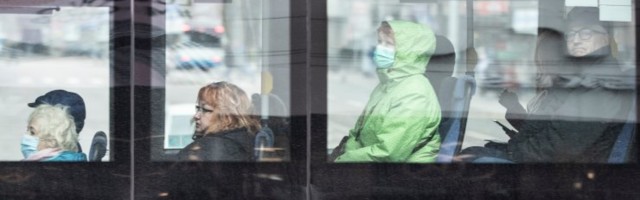 Lugeja: lõpuks ometi tehti maski kandmine kohustuslikuks, see on jube, kuidas inimesed poes ja bussis selga ronivad