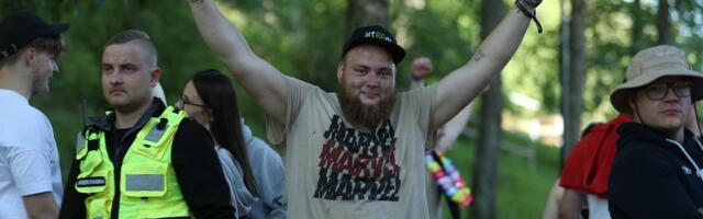 OTSEFOTOD | Möll alaku! Pühajärve jaanitule esimene õhtu kogub tuure