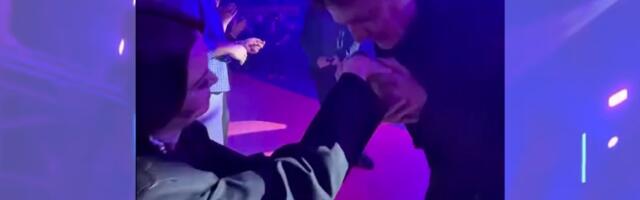 "E, SAD MOGU DA UMREM!" Zdravko Čolić usred koncerta sišao sa bine i prišao Milici Pavlović – usledio je neviđen gest! (VIDEO)