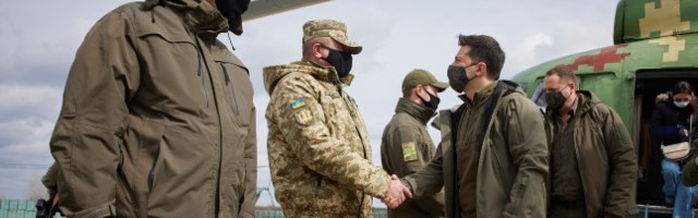 Ukraina president: ma tahan sel raskel ajal olla koos oma sõduritega