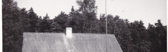 EESTI LIPP 140 | Voodilinadest sinimustvalge lehvis Orjaku sidemastis