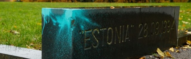 FOTOD | Jultunud vandaalid sodisid täis Estonia mälestusmärgi