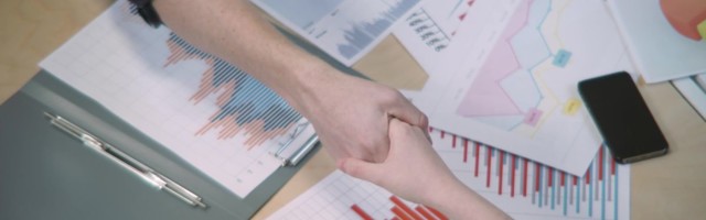 Reporter: Politsei pidas kinni hoiulaenuühistu Erial looja ja praegused juhid, keda kahtlustatakse hoiustajate raha omastamises!