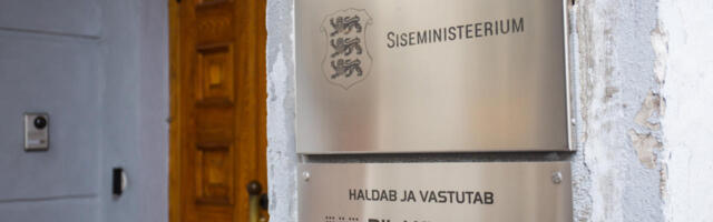 Igor Taro nutab koptereid taga, mida Mart Helmel ei lastud soetada