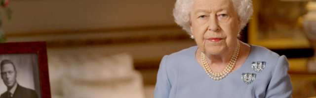Dokumentaalfilmi autor: kuninganna Elizabeth II puges külalise eest põõsasse peitu